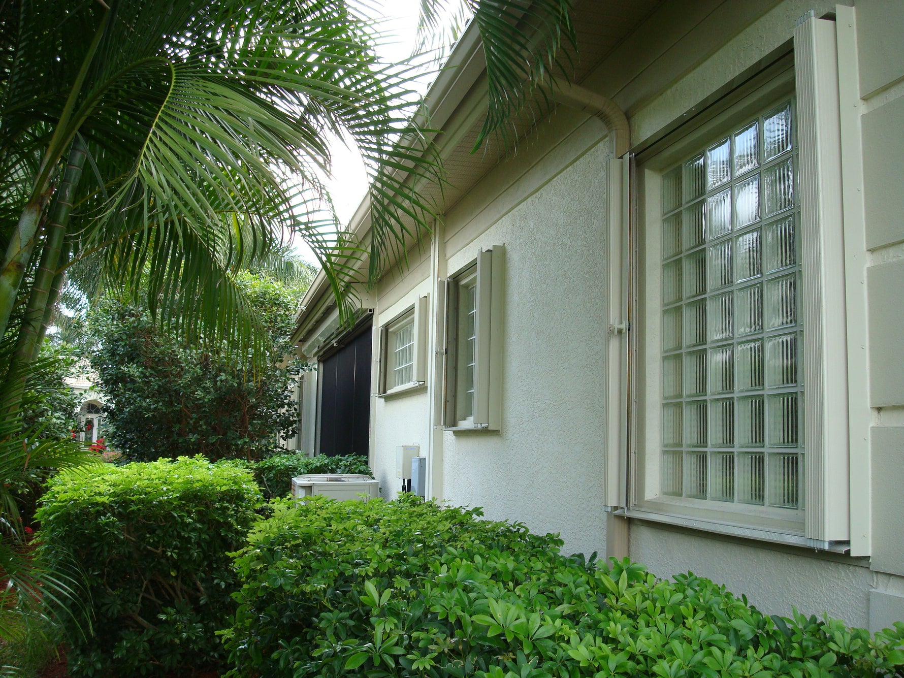 Accordion hurricane shutters by Advanced Hurricane Technology (photo 5)